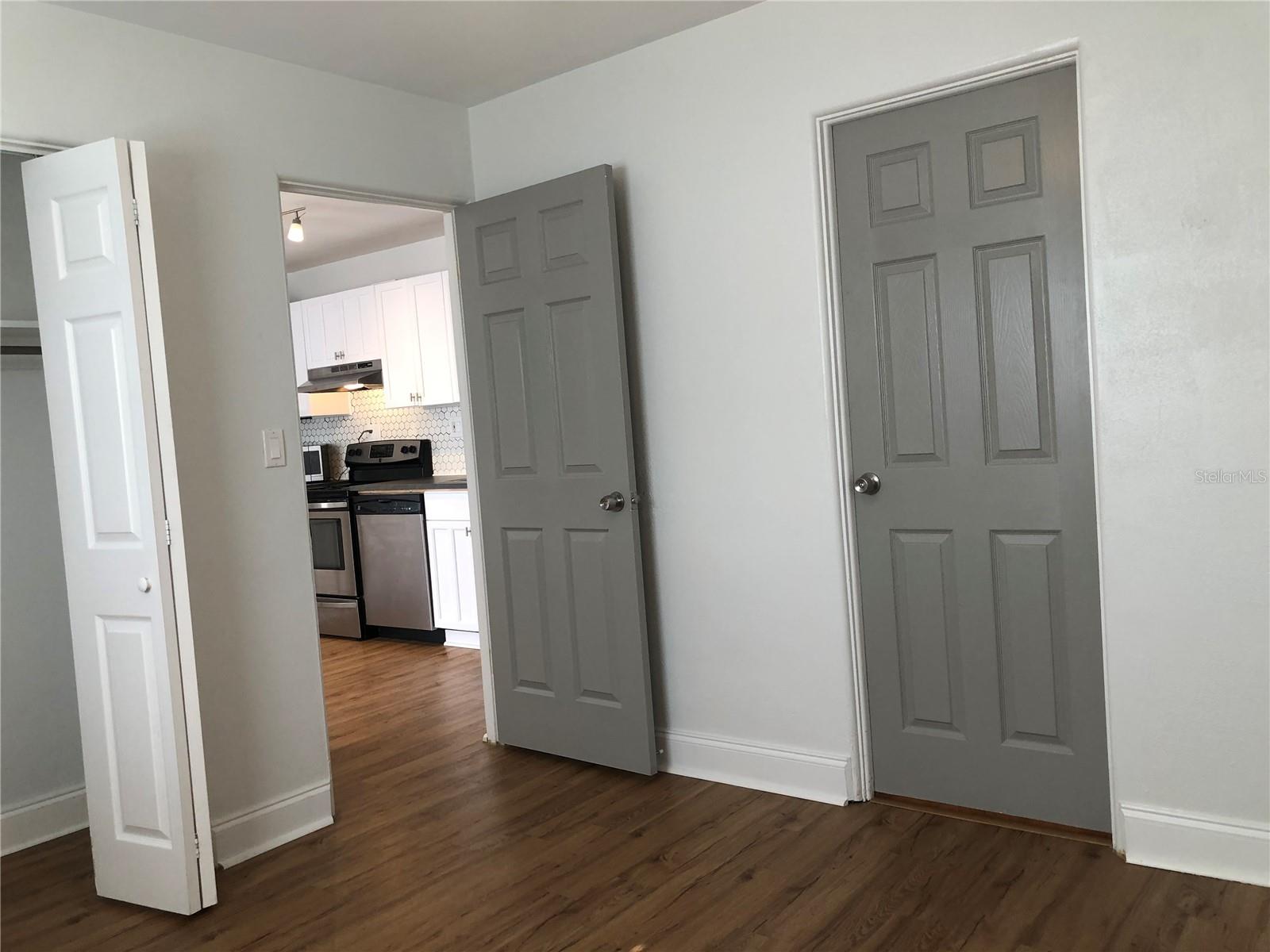 LAWNDALE - Residential Lease