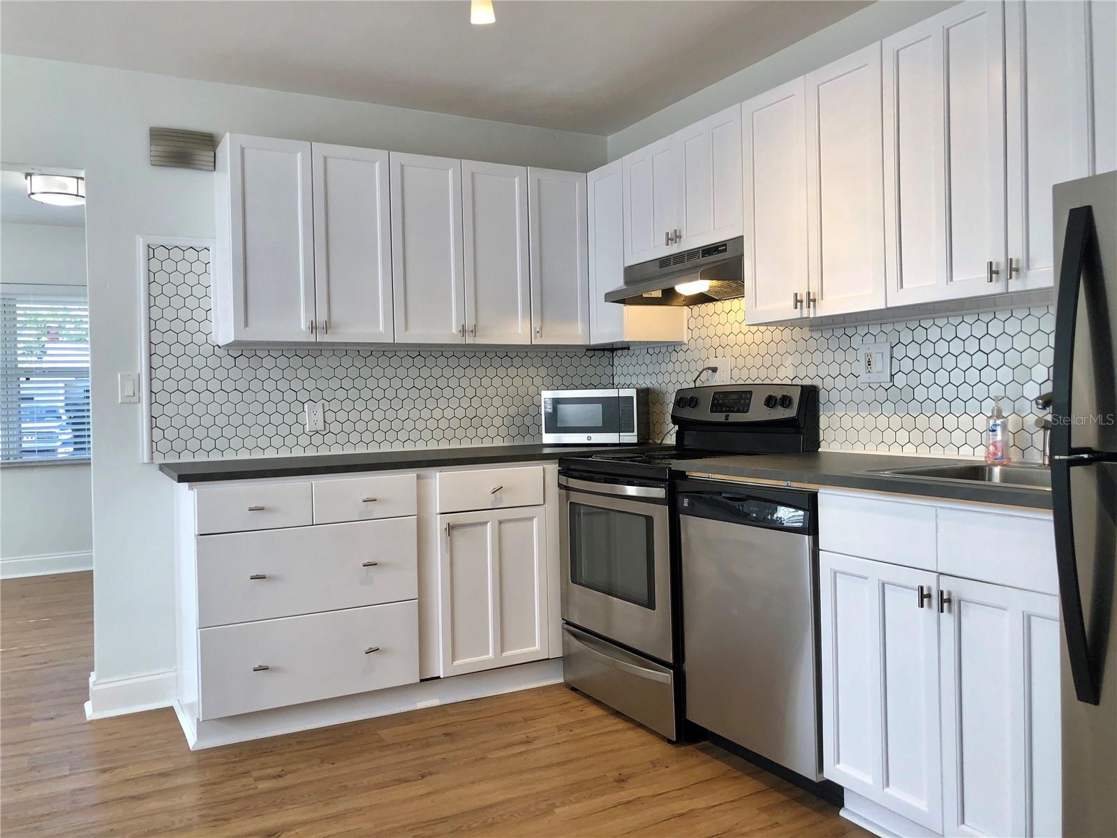 LAWNDALE - Residential Lease