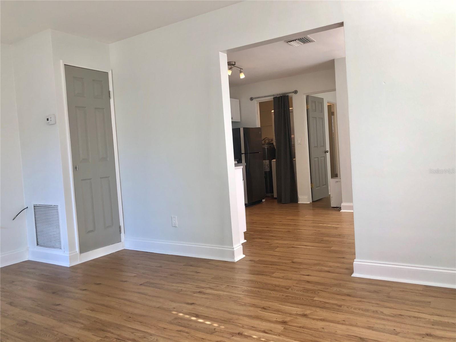 LAWNDALE - Residential Lease