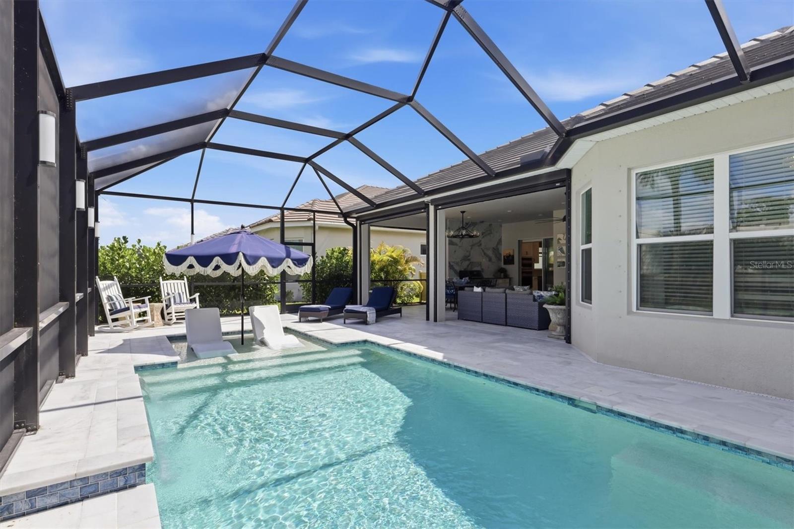 AZARIO ESPLANADE PH V - Residential