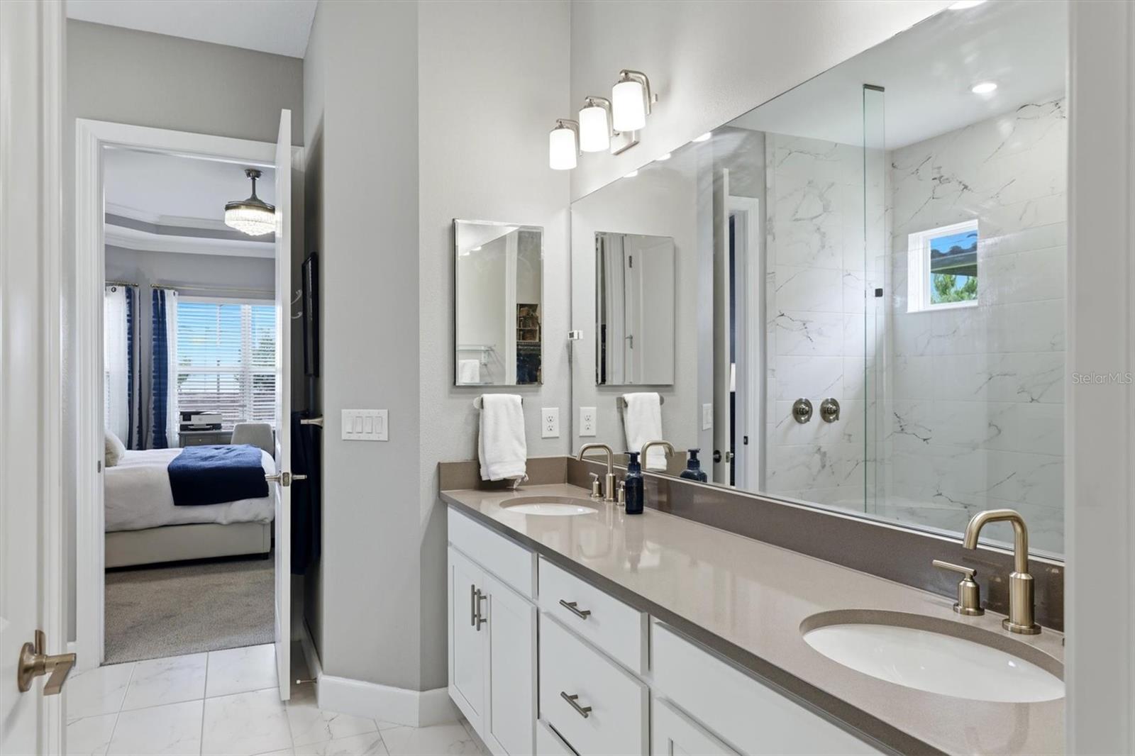 AZARIO ESPLANADE PH V - Residential