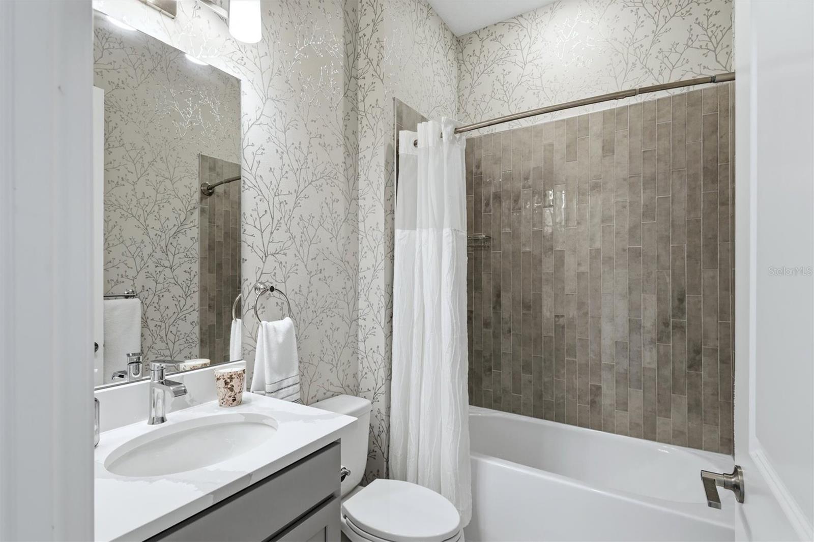 AZARIO ESPLANADE PH V - Residential