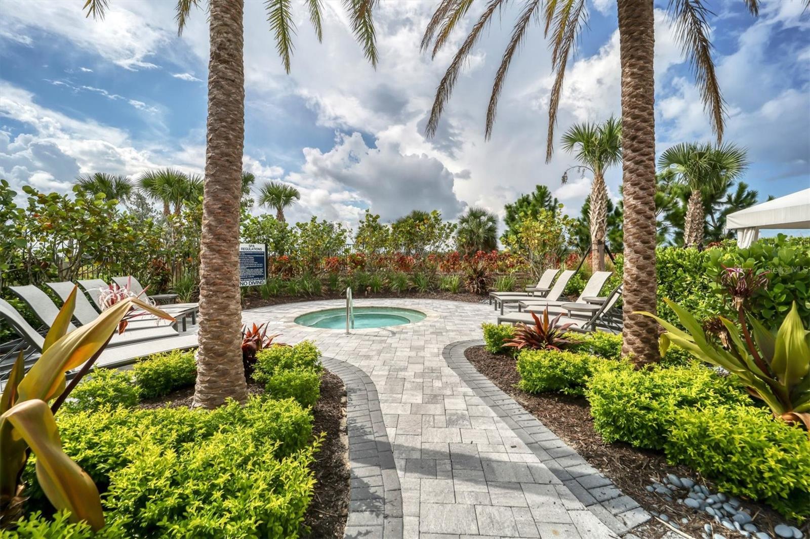 AZARIO ESPLANADE PH V - Residential