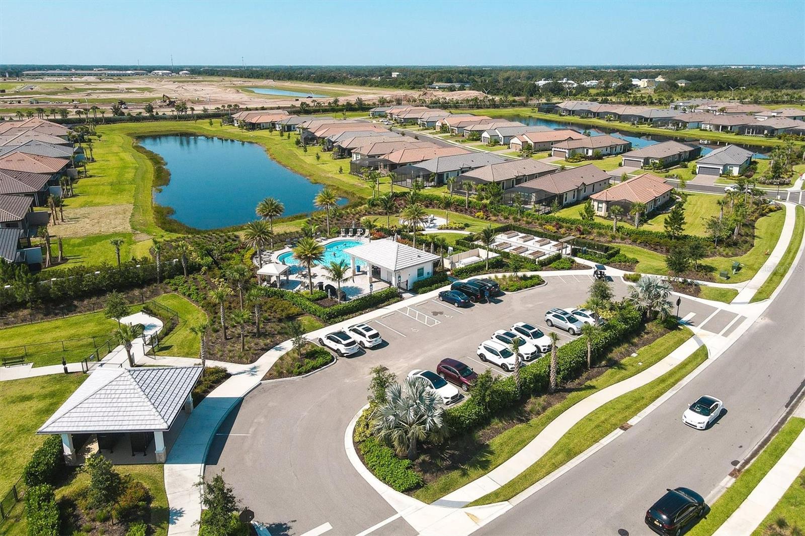 AZARIO ESPLANADE PH V - Residential