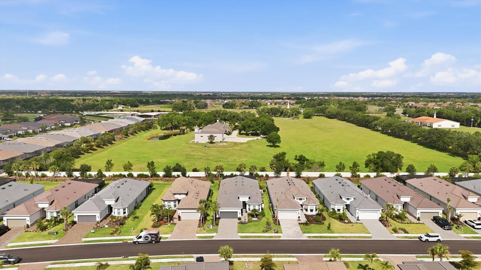 AZARIO ESPLANADE PH V - Residential