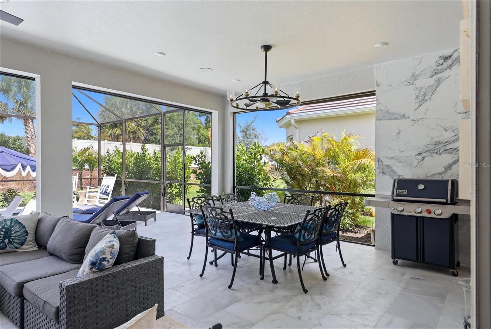 AZARIO ESPLANADE PH V - Residential