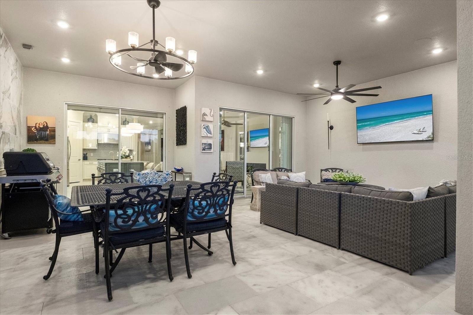 AZARIO ESPLANADE PH V - Residential