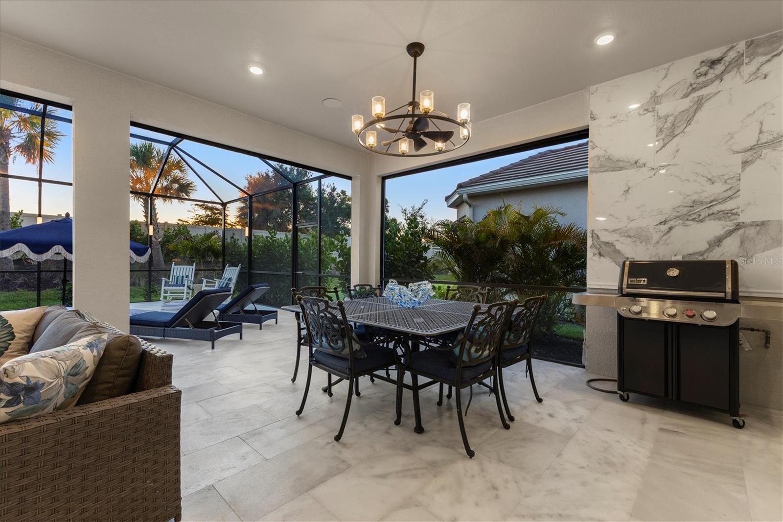 AZARIO ESPLANADE PH V - Residential