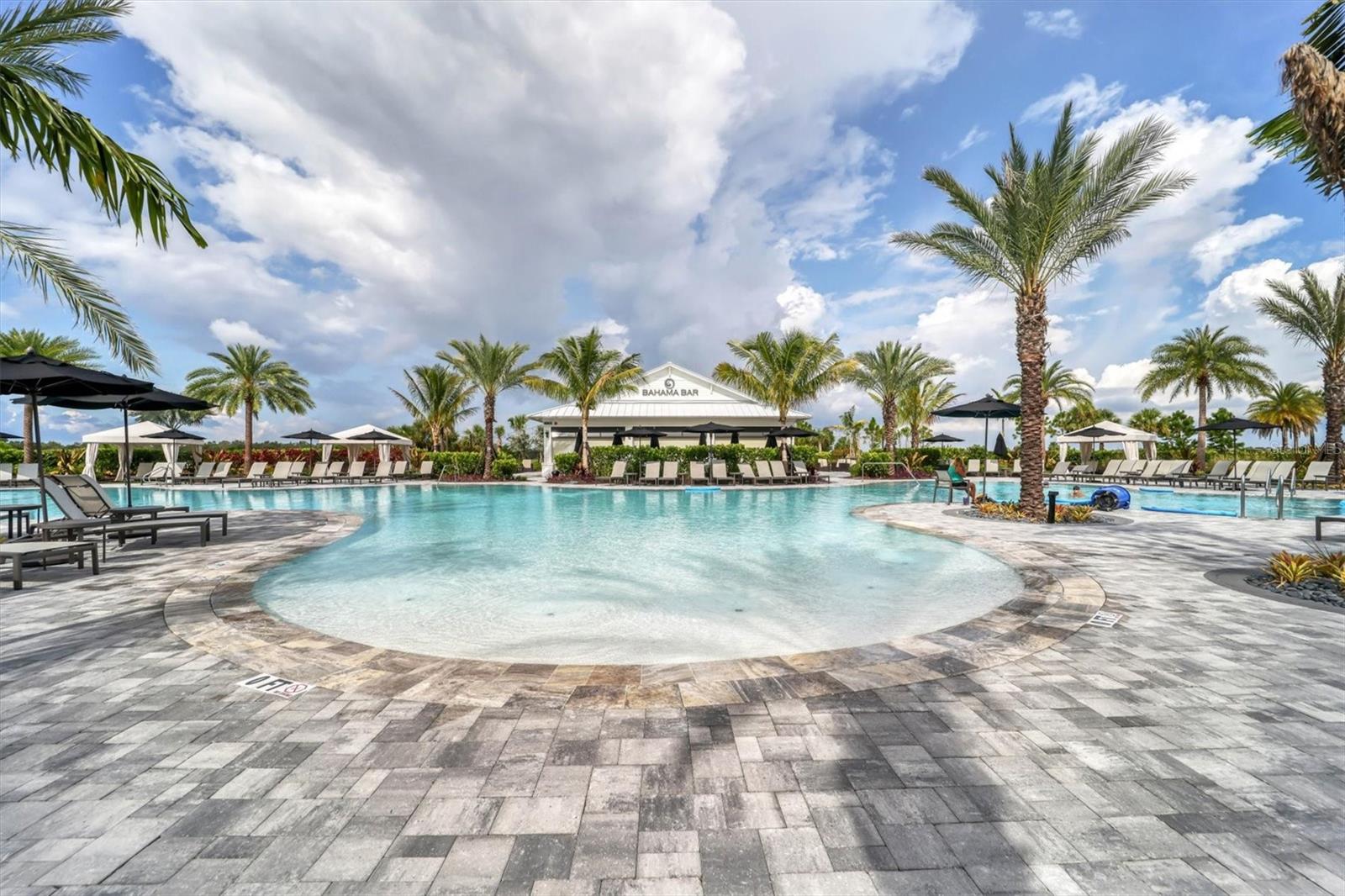 AZARIO ESPLANADE PH V - Residential