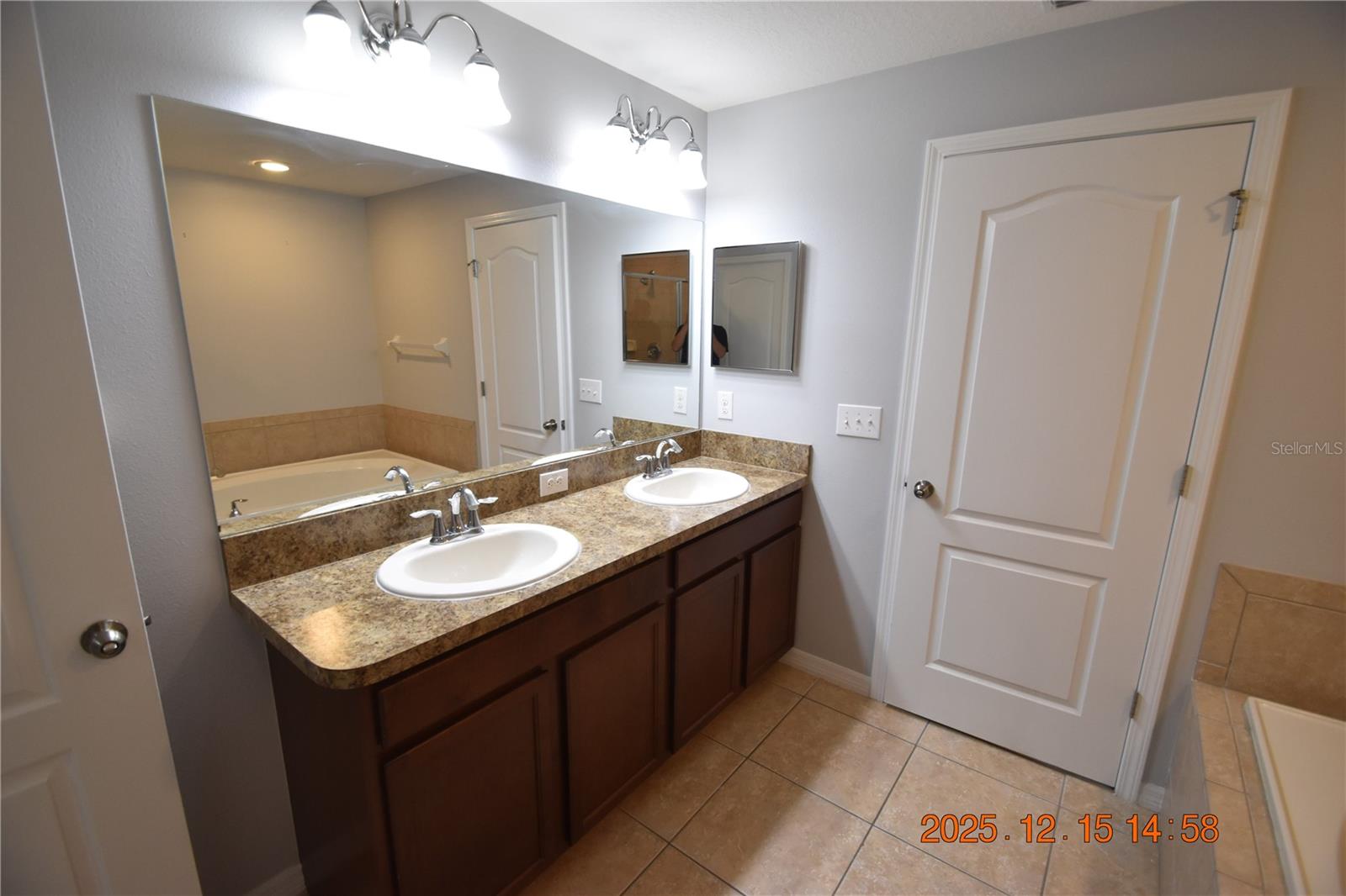 HAMMOCKS - Residential Lease