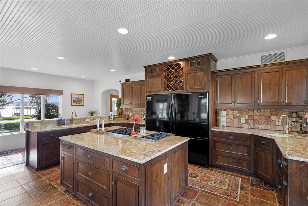 BEVERLY SHORES - Residential