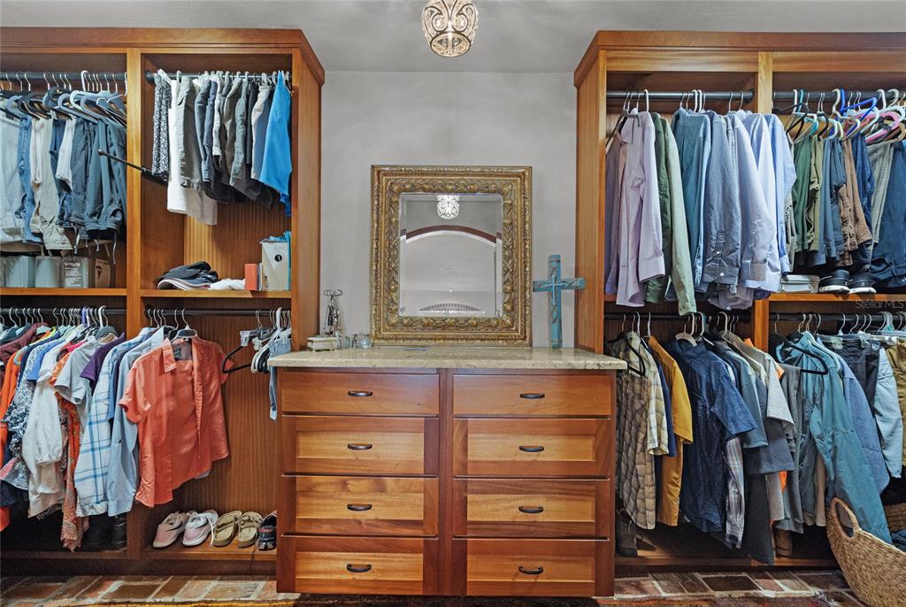 BEVERLY SHORES - Residential