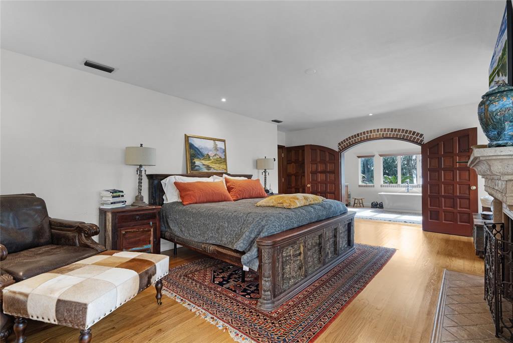 BEVERLY SHORES - Residential