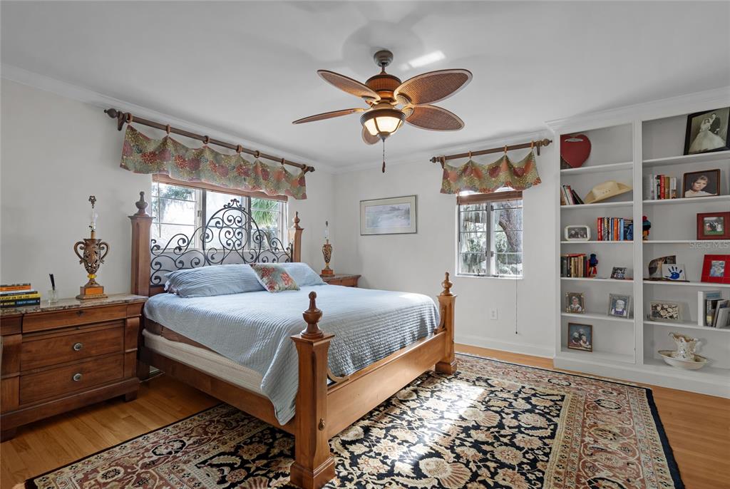 BEVERLY SHORES - Residential