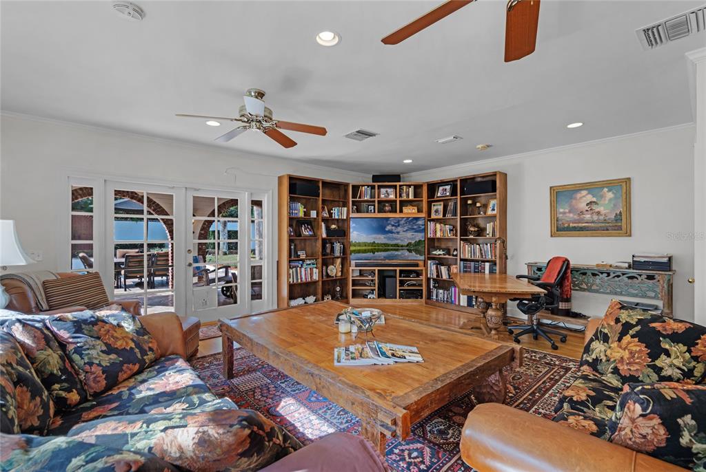 BEVERLY SHORES - Residential