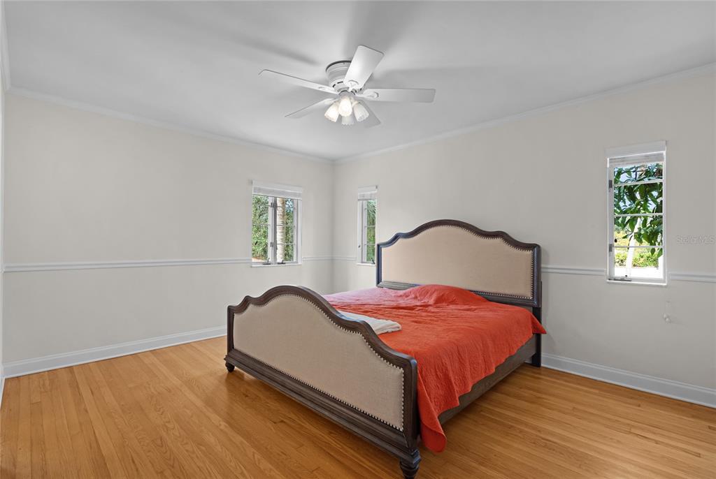 BEVERLY SHORES - Residential