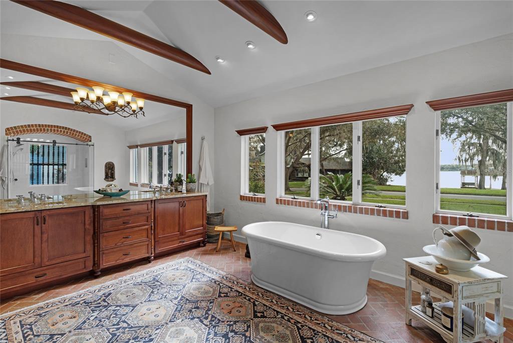 BEVERLY SHORES - Residential