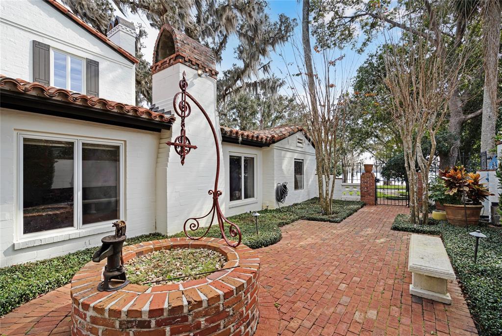 BEVERLY SHORES - Residential