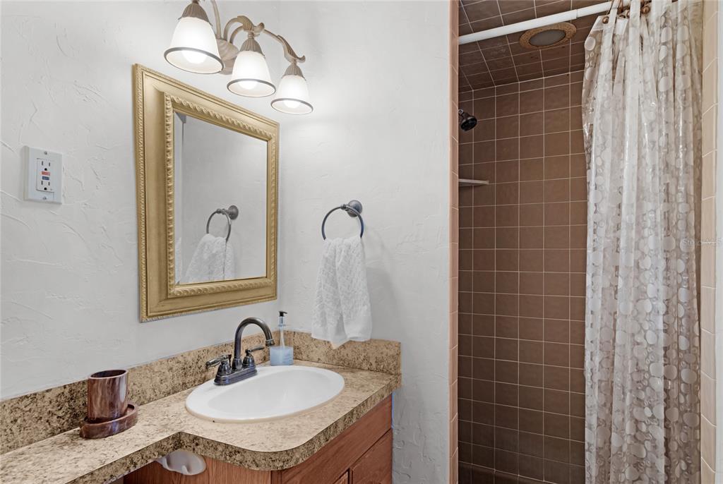 BEVERLY SHORES - Residential