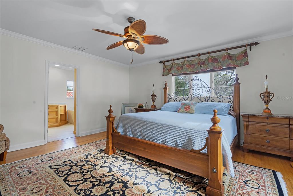 BEVERLY SHORES - Residential