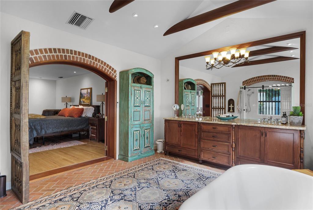 BEVERLY SHORES - Residential