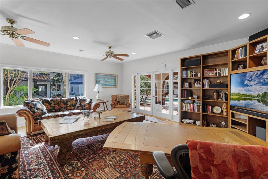 BEVERLY SHORES - Residential