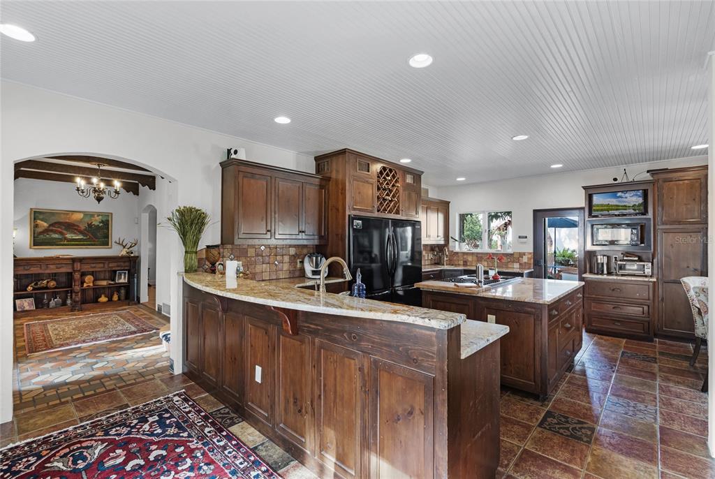 BEVERLY SHORES - Residential