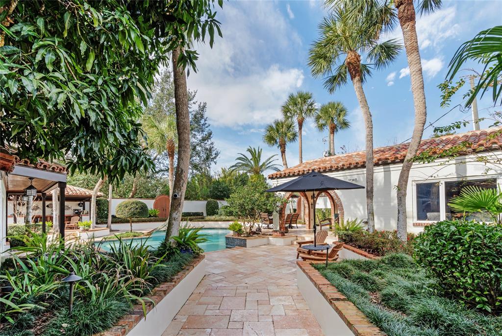 BEVERLY SHORES - Residential