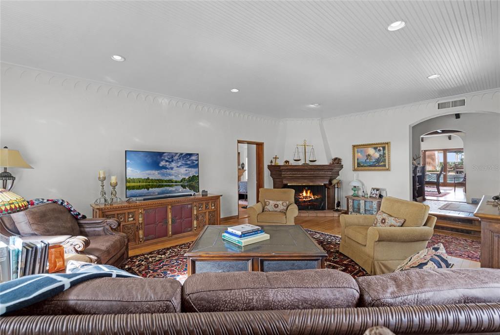 BEVERLY SHORES - Residential