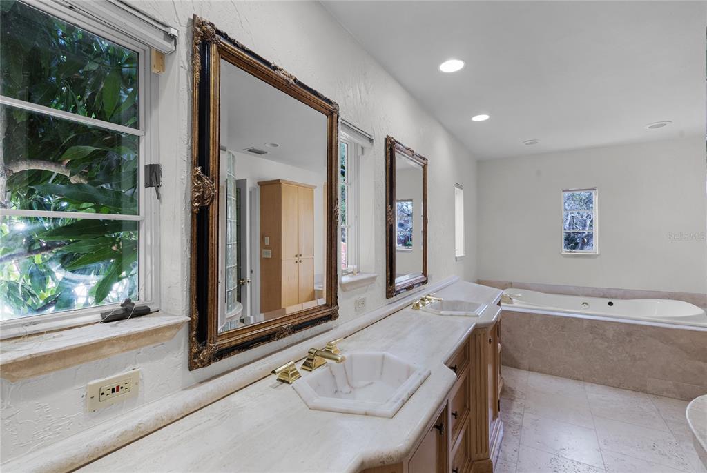 BEVERLY SHORES - Residential