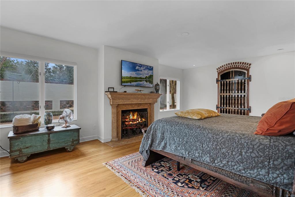 BEVERLY SHORES - Residential