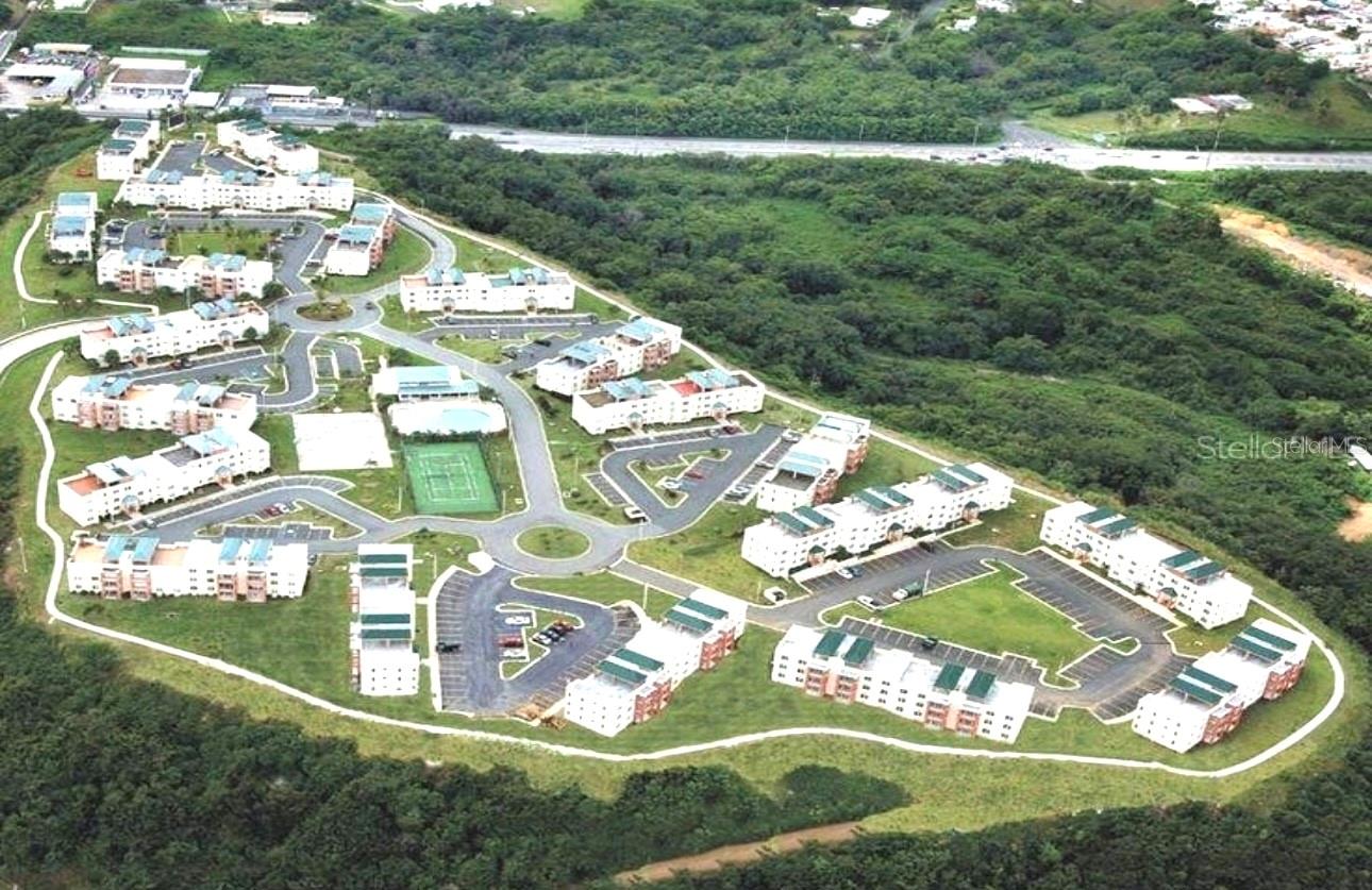 CONDOMINIO LA LOMA - Residential