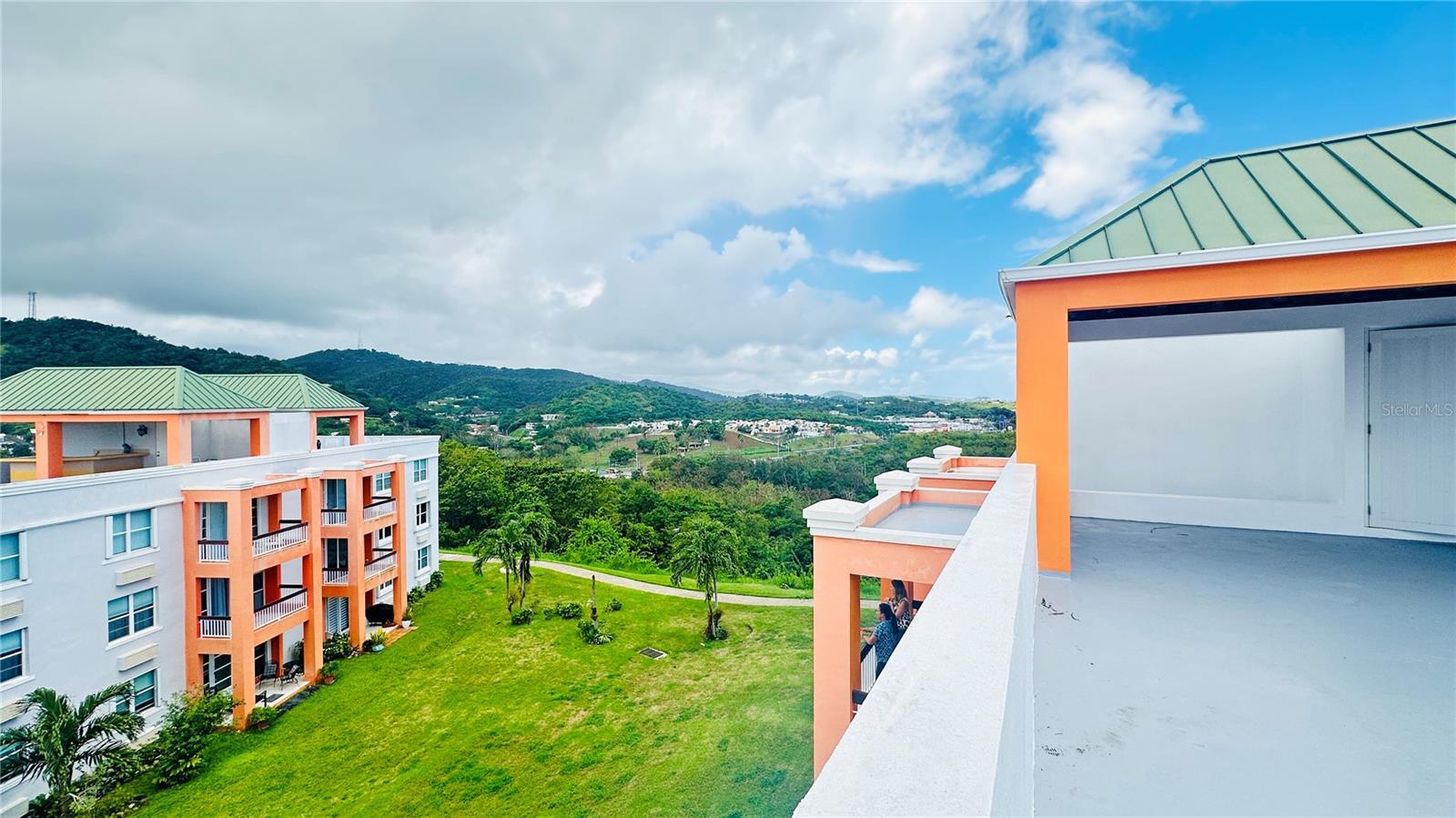 CONDOMINIO LA LOMA - Residential