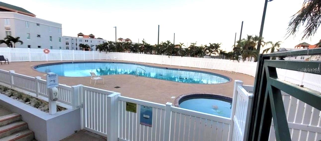 CONDOMINIO LA LOMA - Residential