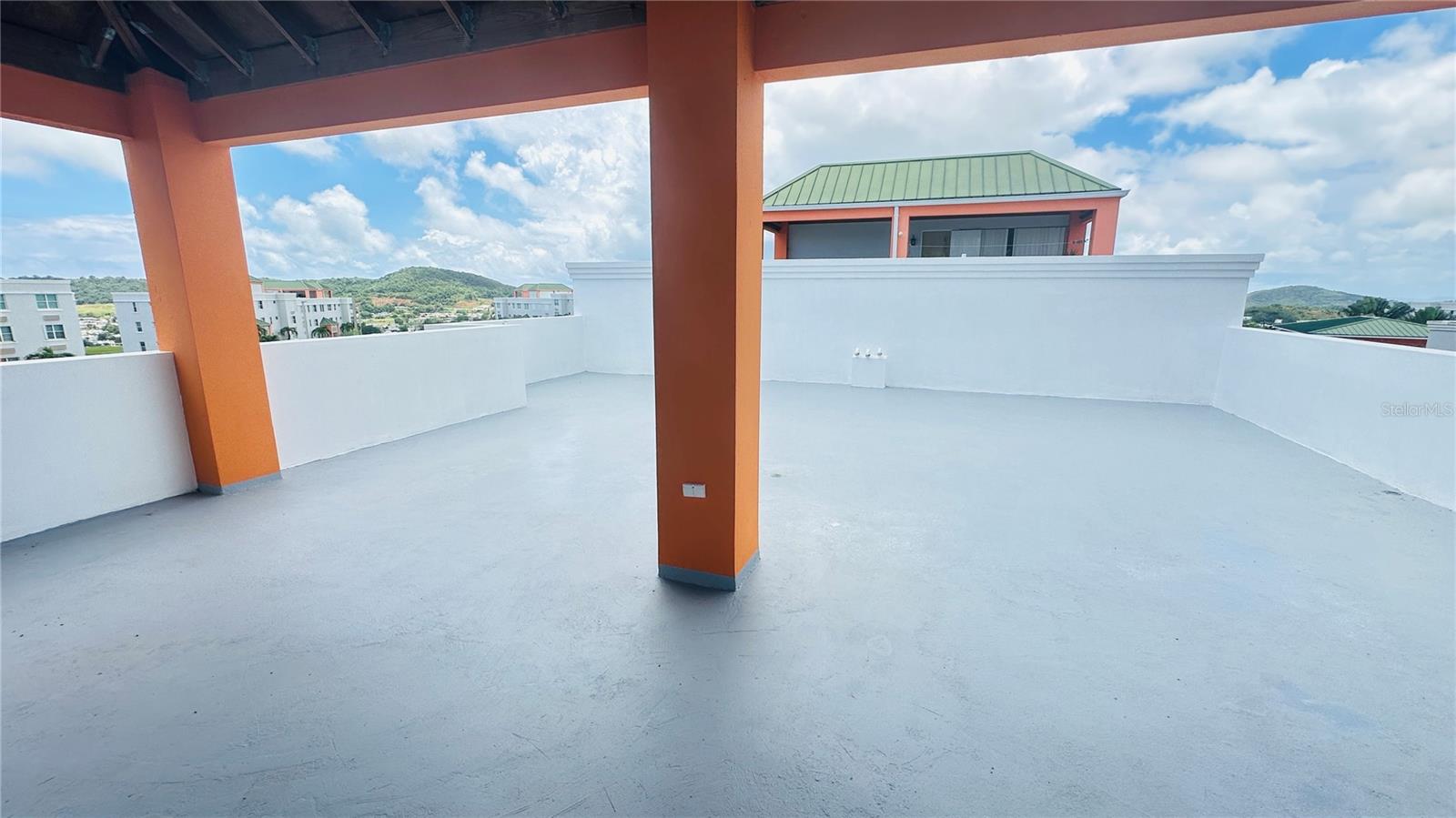 CONDOMINIO LA LOMA - Residential