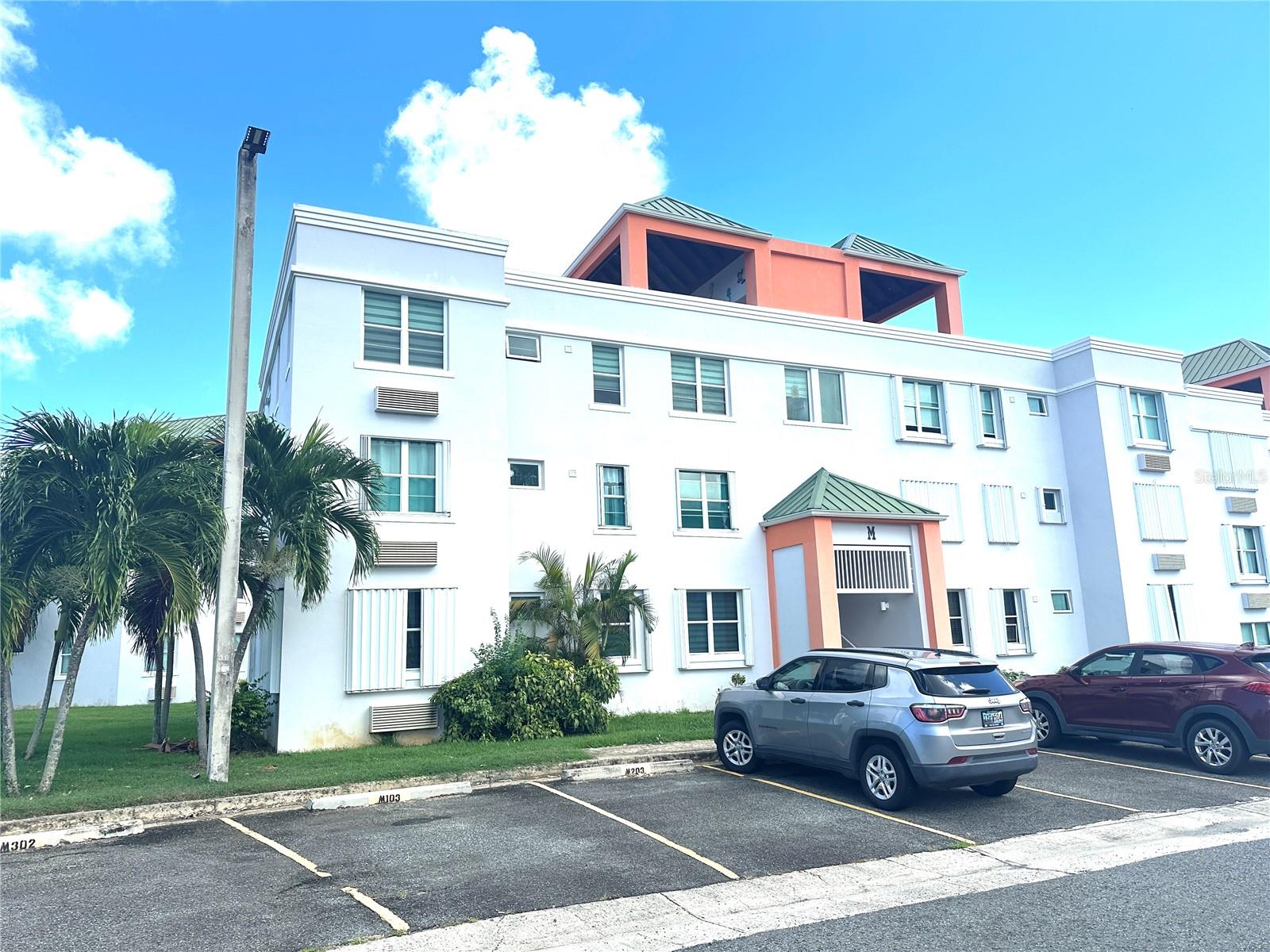Penthouse Apartment in Condominio La Loma – Prime Location in Fajardo, PR
This stunning penthouse offers the perfect blend of convenience and location. Featuring 3 bedrooms and 2 bathrooms with 1,268 sq. ft. and a second-level terrace of 1,229 sq. ft., totaling 2,497 sq. ft. of living space.
Amenities:
Swimming pools
Gym
Tennis courts
Walking trails
Ideal for those seeking an active and relaxed lifestyle. Conveniently located just 7 minutes from Seven Seas Beach and multiple marinas, supermarkets, major retail stores, pharmacies, and cinemas. Best location in Fajardo!
Fees:
HOA: $228.00
Hazard Insurance: $2,267.00
CRIM Property Tax: $1,020.44 annually
Requirements:
For financed purchases: Pre-qualification letter required
For cash purchases: Proof of funds required
Sale Price: $315,000.00