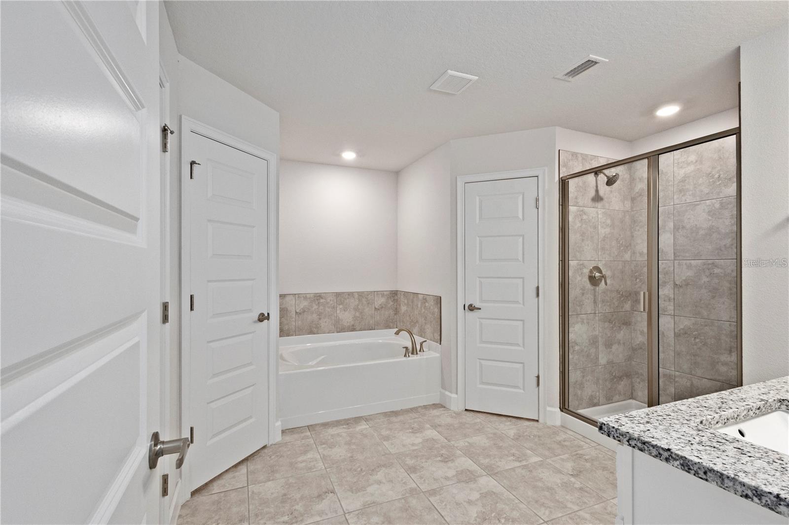 PRESERVE/LAUREL LAKE - Residential