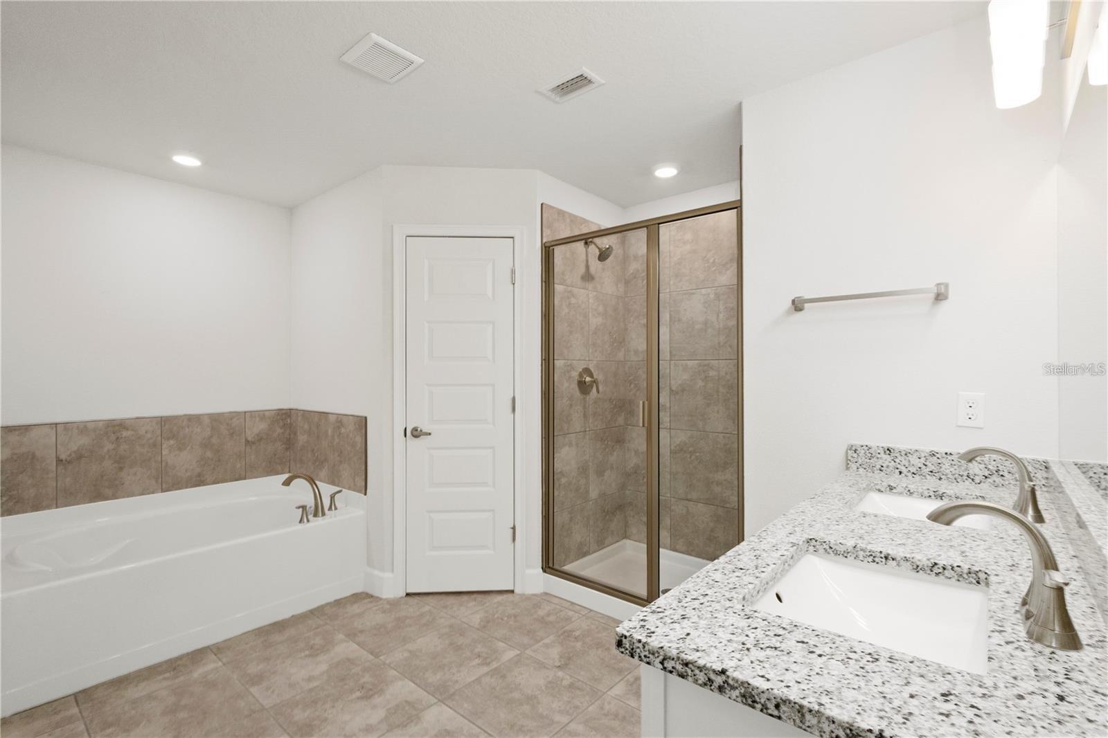 PRESERVE/LAUREL LAKE - Residential