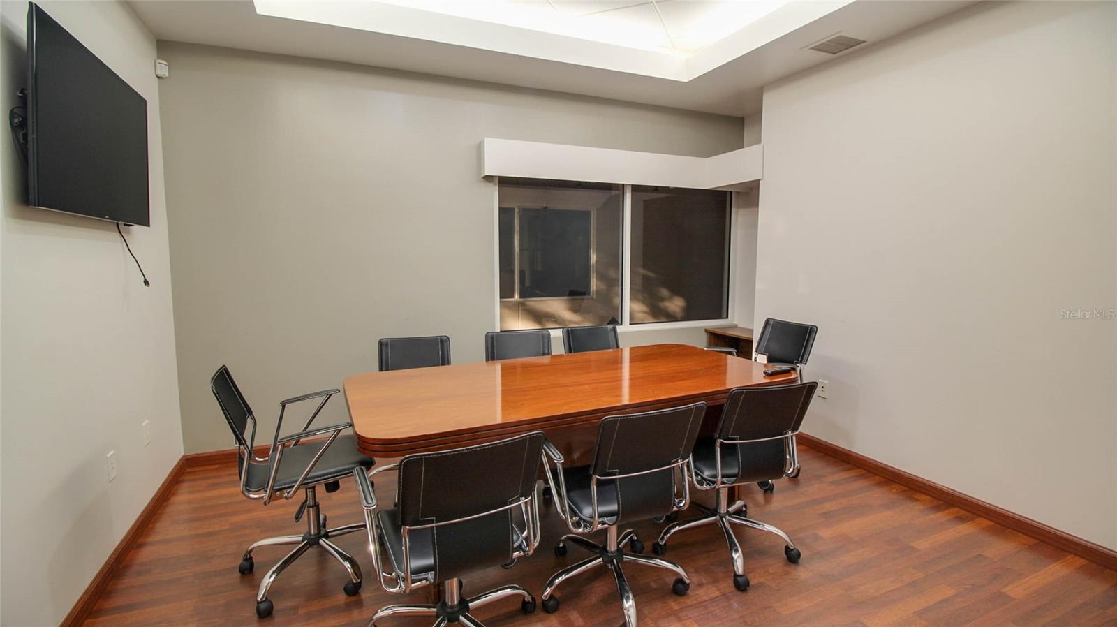 JY I BUSINESS CENTER CONDOMINIUM - Commercial Lease