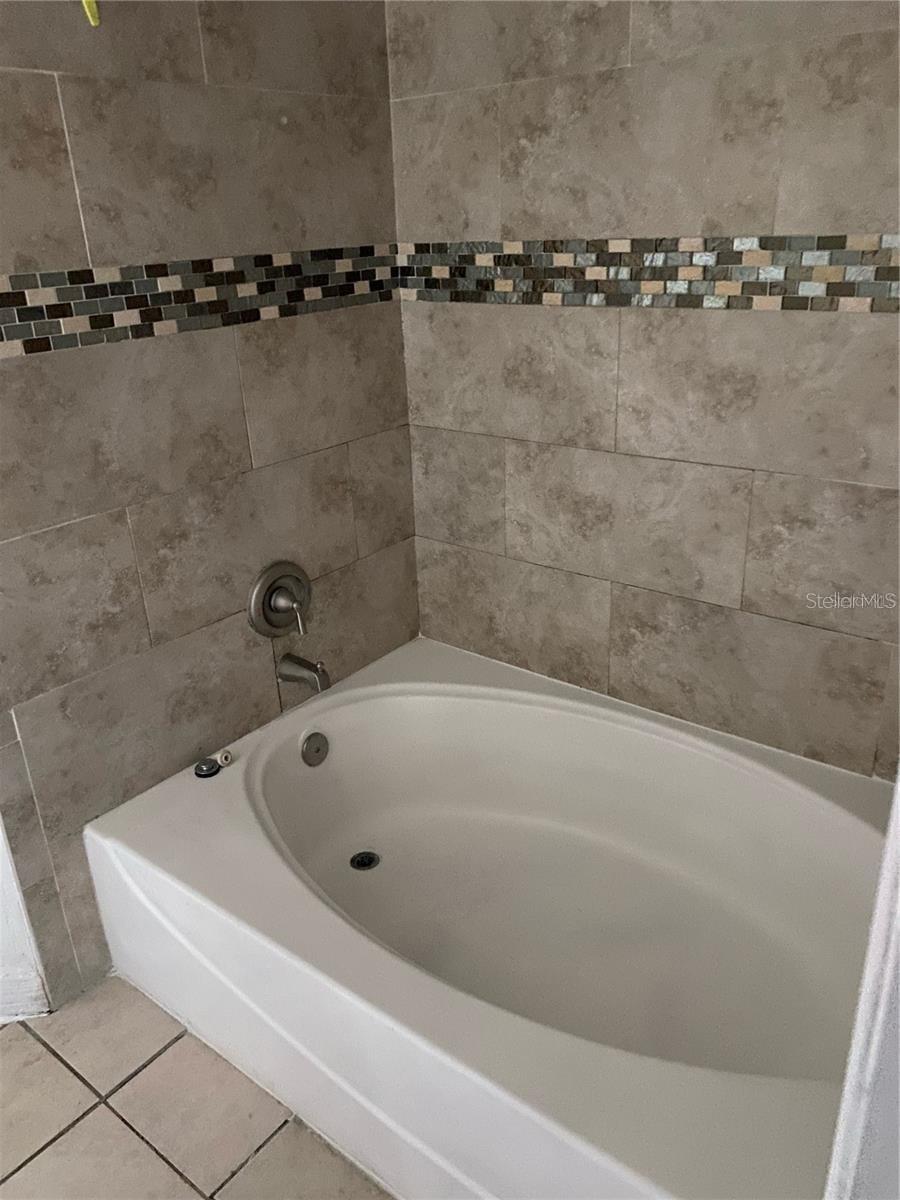 HAMPTOMS AT METROWEST - Residential