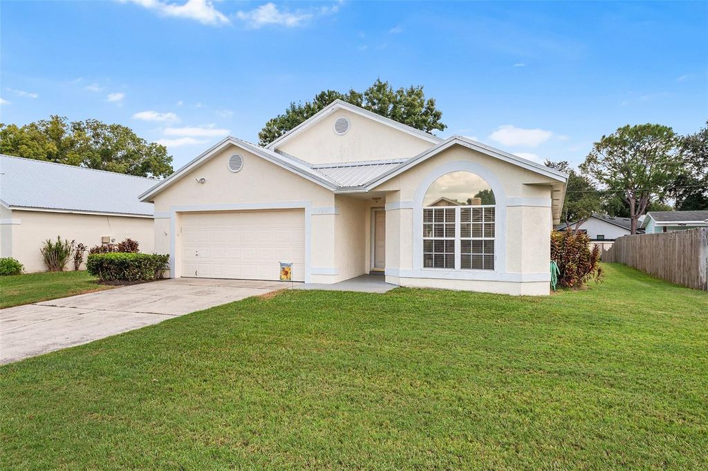 Photo of 134 Saint Kitts Circle, Winter Haven, FL 33884 (MLS # P4936385)