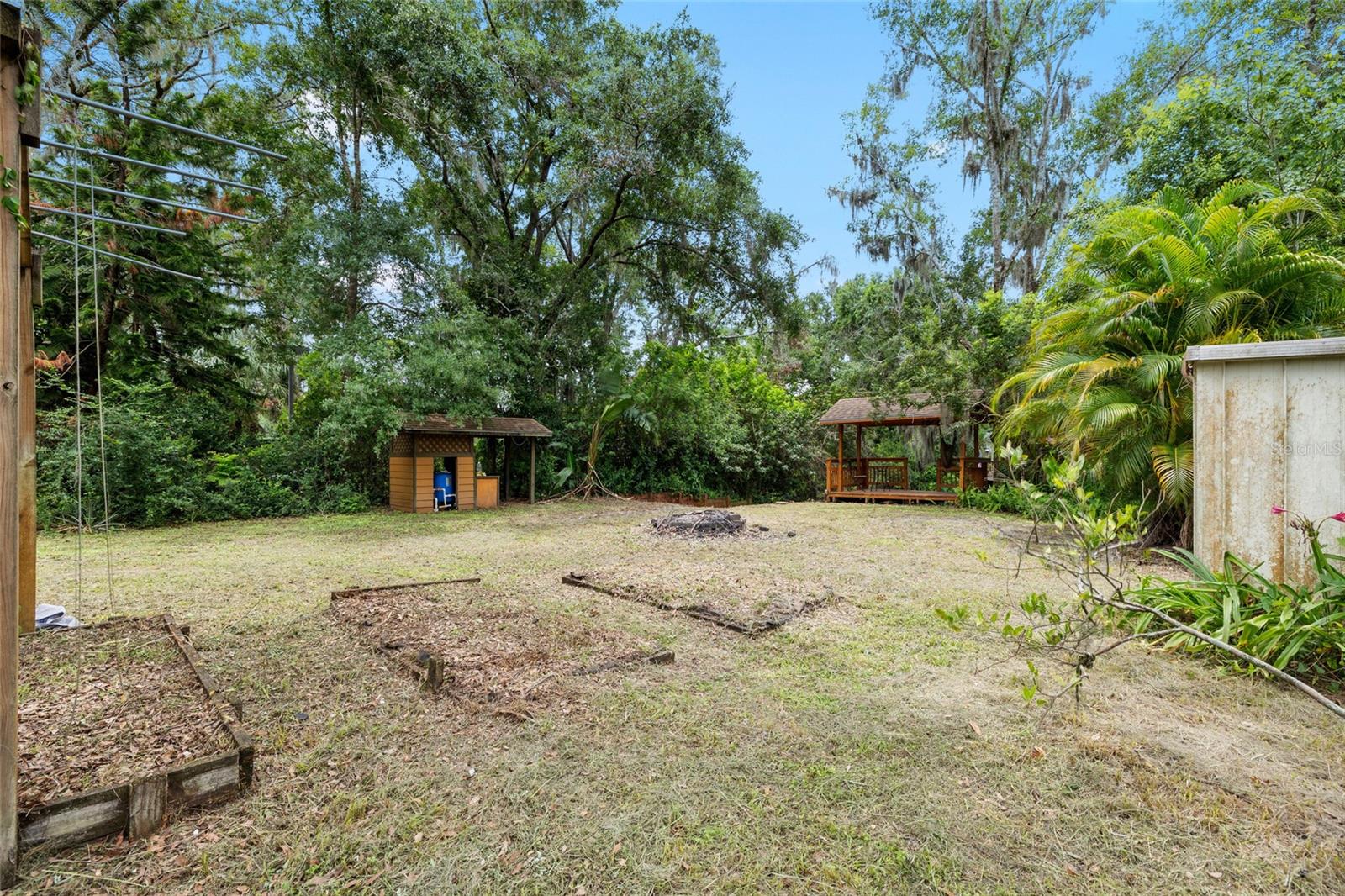 04 LAKES ESTATES - Residential