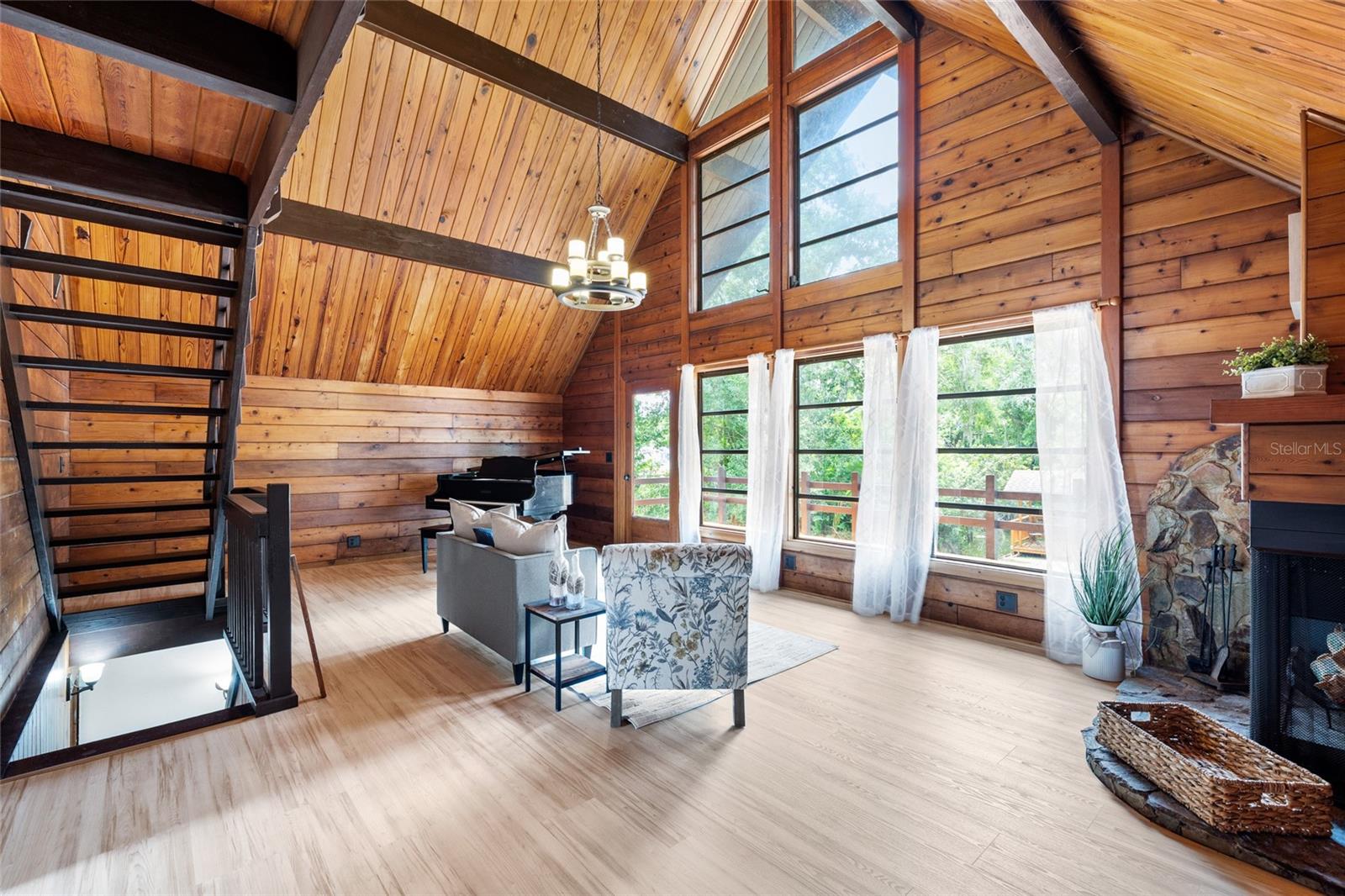 04 LAKES ESTATES - Residential