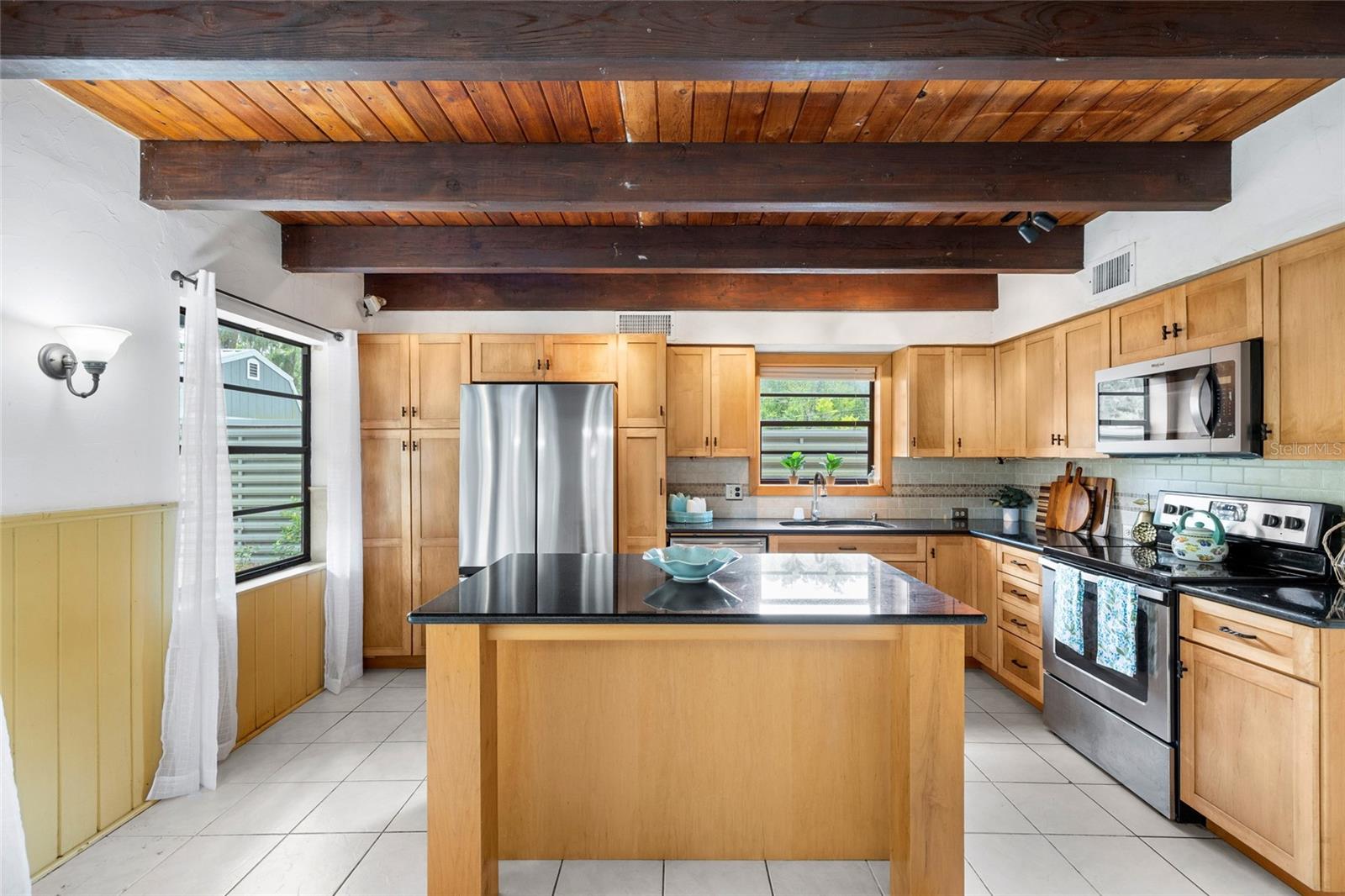 04 LAKES ESTATES - Residential