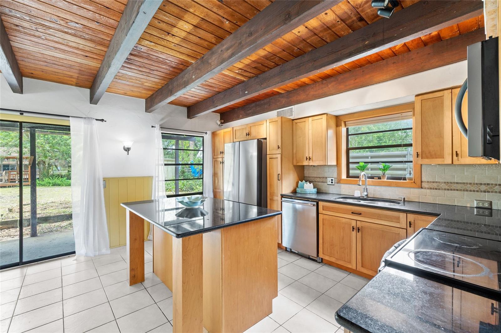 04 LAKES ESTATES - Residential
