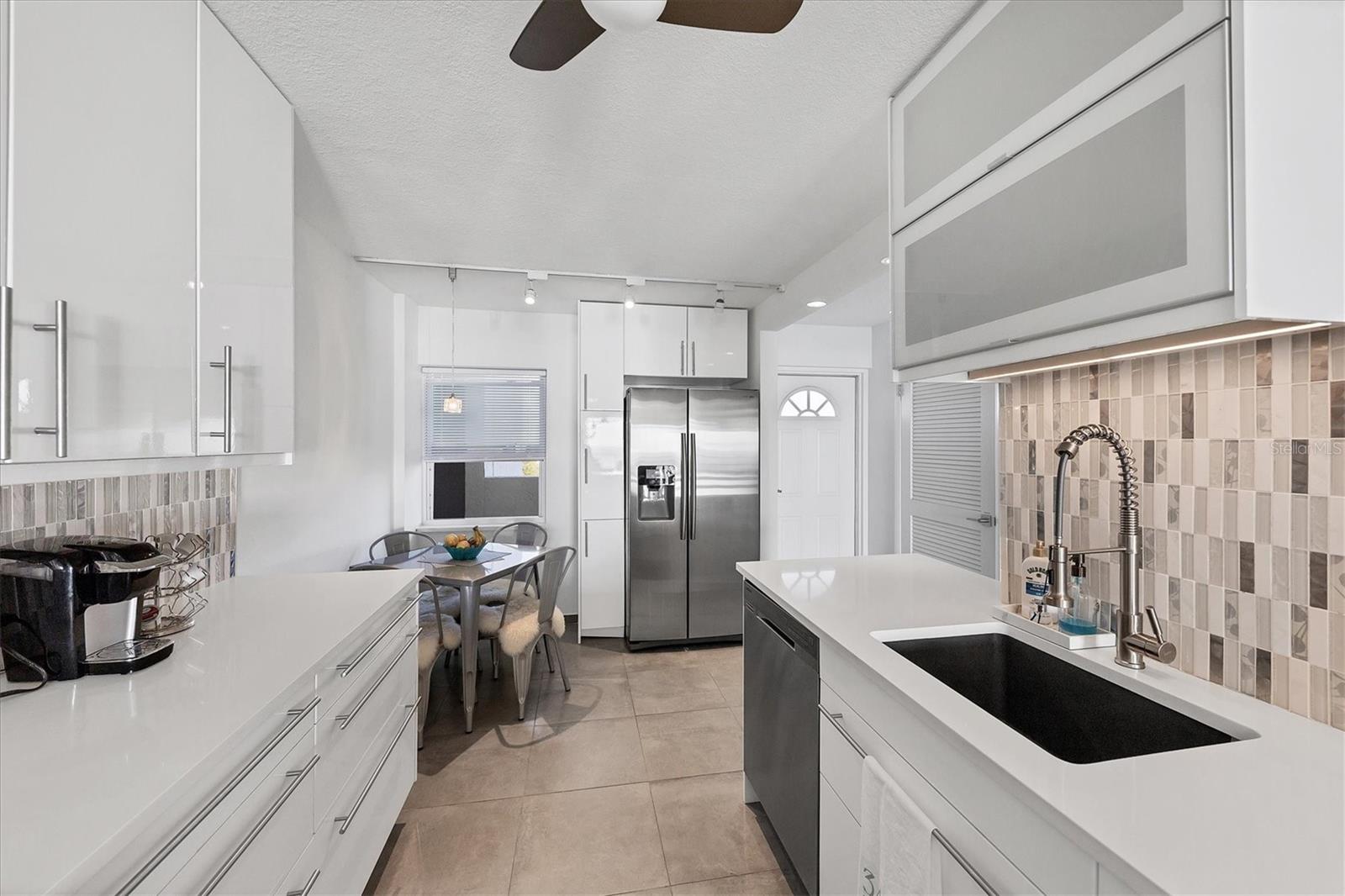 WHISPERING SANDS SEC 6 - Residential Lease