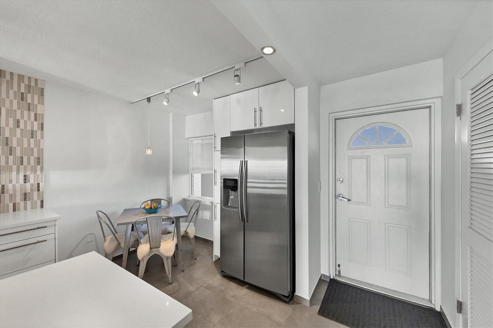 WHISPERING SANDS SEC 6 - Residential Lease