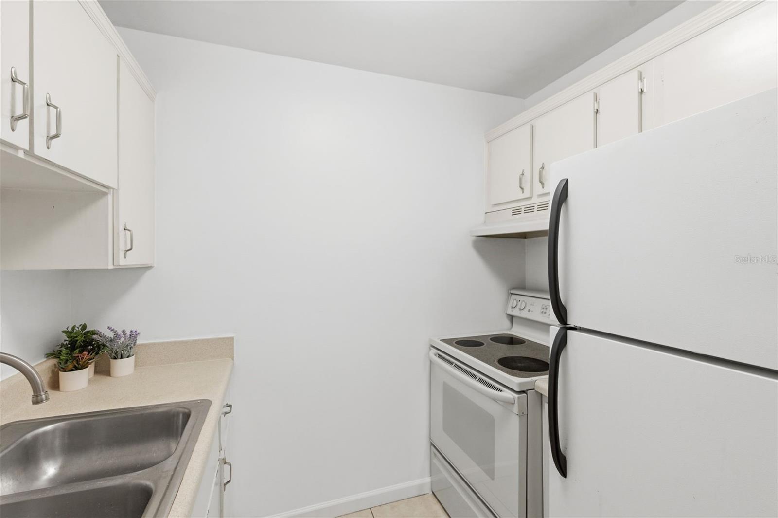 HILL CREST VILLAS - Residential