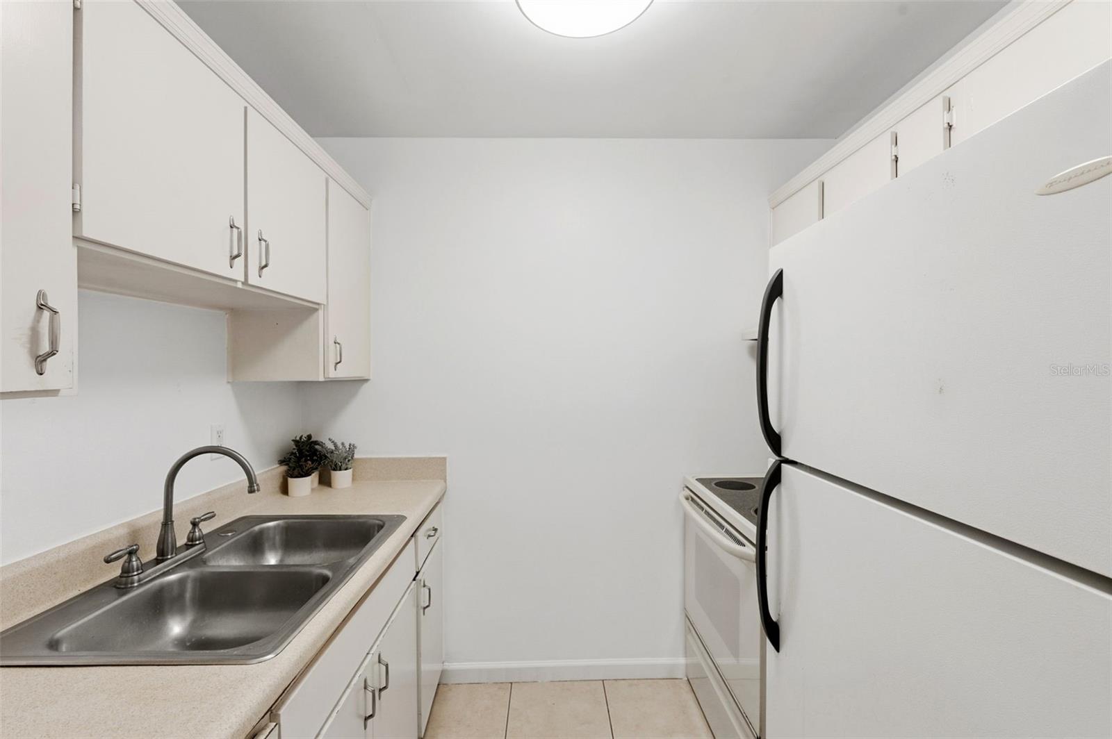 HILL CREST VILLAS - Residential