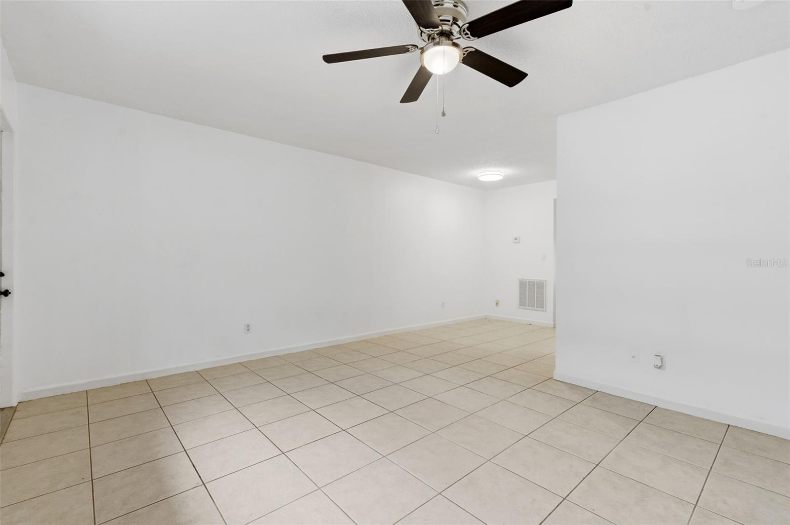 HILL CREST VILLAS - Residential